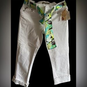 Z. Cavaricci White Capri-type pants with Vibrant Belt Size 8